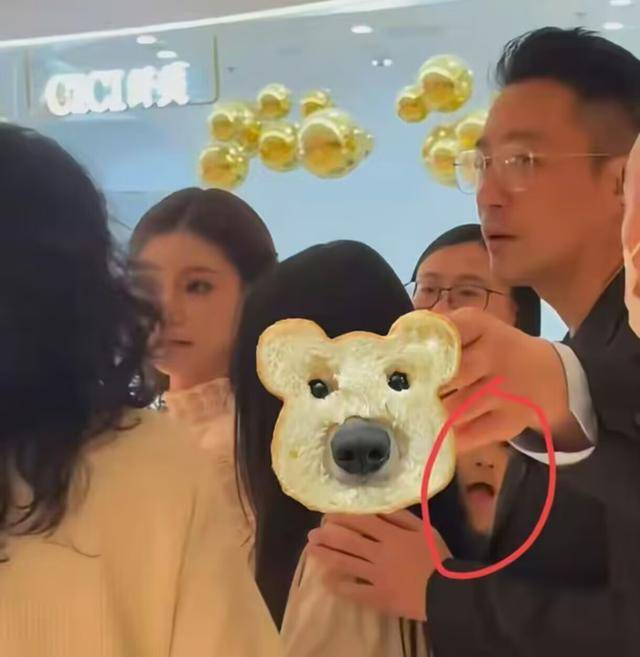 大S儿女回北京<strong></p>
<p>炒币风险</strong>，张兰拉着小玥儿逛街，网友夸汪小菲好帅
