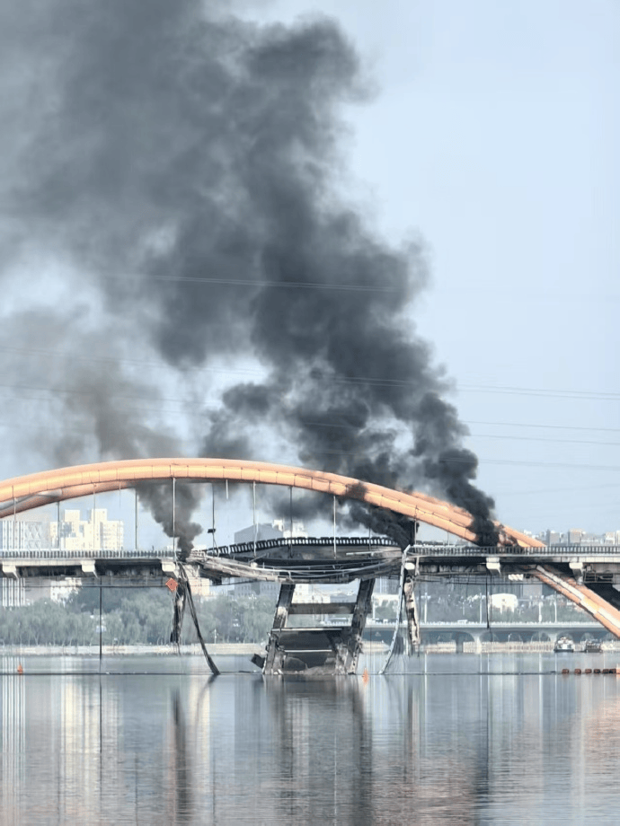 北京顺义潮白河大桥发生火情并部分坍塌<strong></p>
<p>今日币圈行情</strong>，官方回应