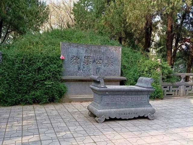 洛阳白马寺存争议的狄仁杰墓挂牌<strong></p>
<p>今日币圈行情</strong>，当地回应：确认就是狄仁杰墓