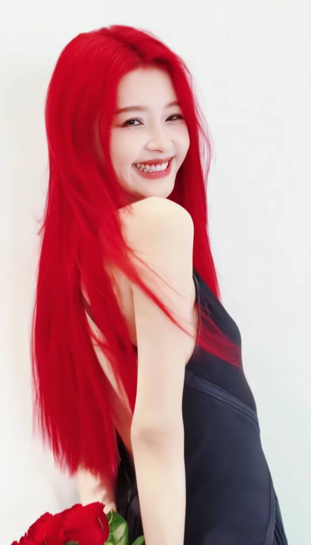 女演员染红色头发<strong></p>
<p>炒币指标</strong>，称“吃了三天过敏药才敢染”