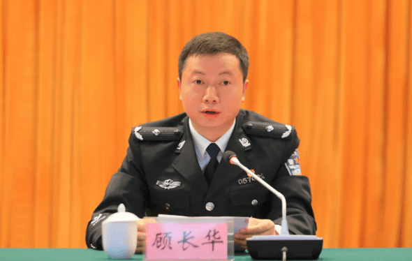 “80后”市公安局局长顾长华<strong></p>
<p>缅币100</strong>，转岗省民宗委副主任