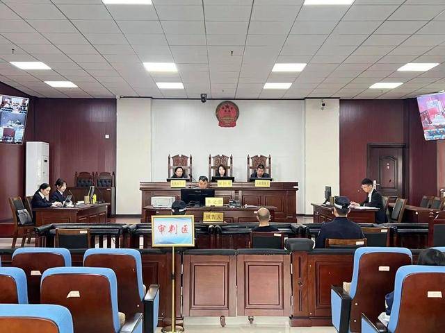 偷偷将村民银行卡与自己微信绑定<strong></p>
<p>果币网</strong>，贵州一村委原副主任盗刷村民低保金获刑
