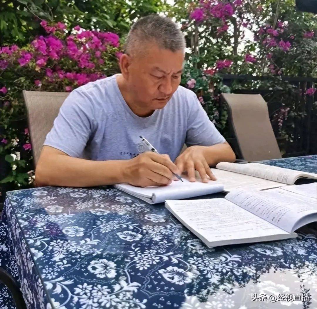 58岁梁实备战第29次高考<strong></p>
<p>炒币买卖</strong>，谈多次落榜：31岁已赚100万，也许用光前半生运气