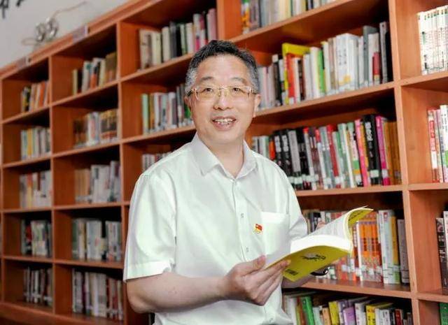 “颐云楼主人”<strong></p>
<p>币圈电报</strong>，主动向省纪委投案