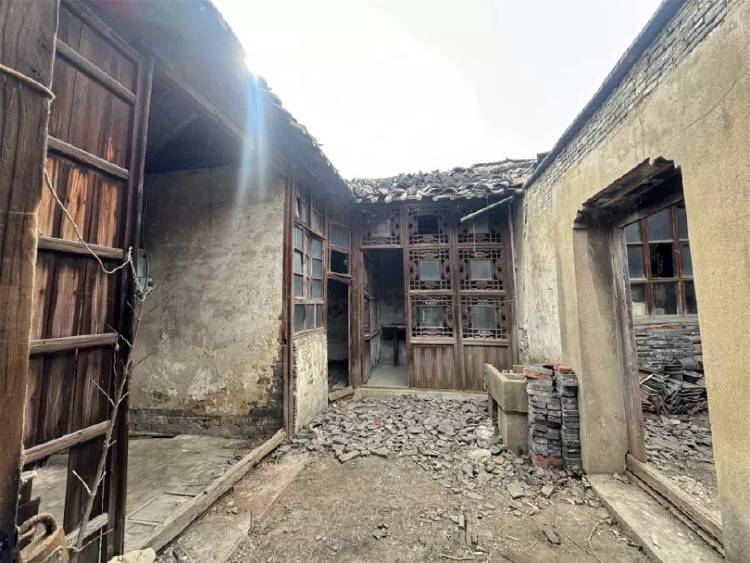 扬州一清代文物合院618元起拍<strong></p>
<p>币链江湖</strong>，此前已流拍两次