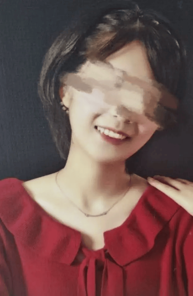 遭同小区居民持刀袭击身亡<strong></p>
<p>币链江湖</strong>，27岁女子在家门口遇害案需重新取证，择日开庭审理