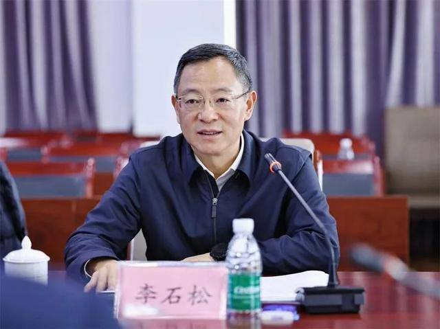 贪图享乐、道德败坏的李石松<strong></p>
<p>币链江湖</strong>，在厅长、市长、市委书记等任上敛财数额特别巨大