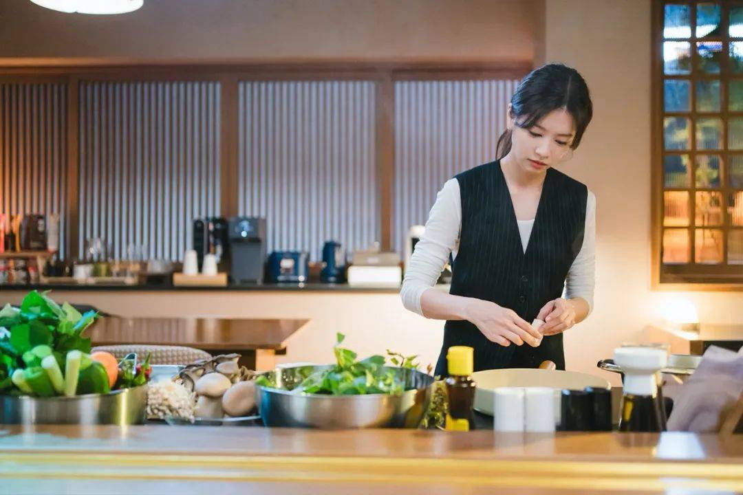 “包月800<strong></p>
<p>币圈波段</strong>，不谈恋爱”，上门做饭的年轻人有多抢手