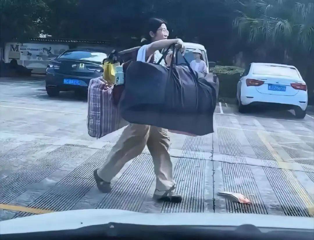 扁担女孩高考成绩出炉<strong></p>
<p>币圈爱情</strong>，班主任：班级高考成绩好于预期