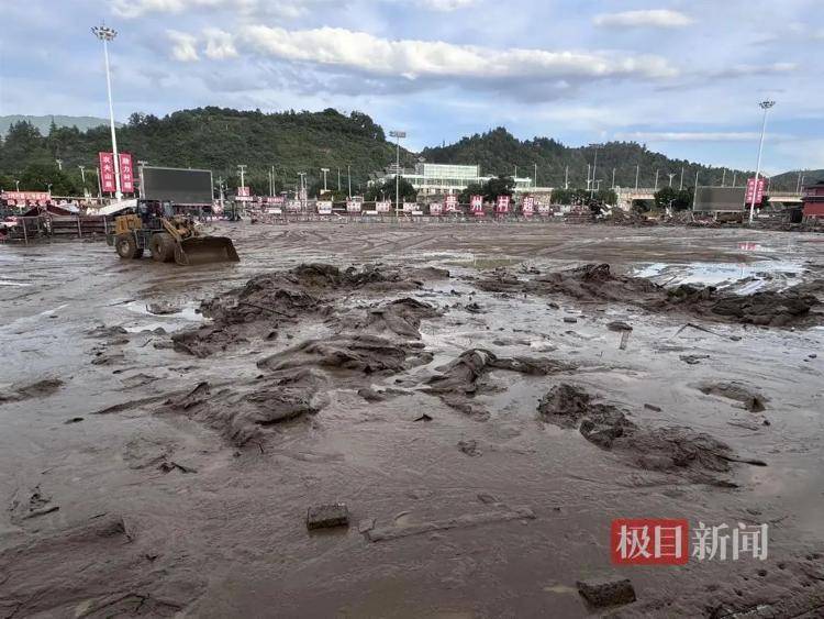 实探贵州榕江洪灾：大水退去村超球场正清淤<strong></p>
<p>币圈爱情</strong>，球迷称没比赛看像失恋