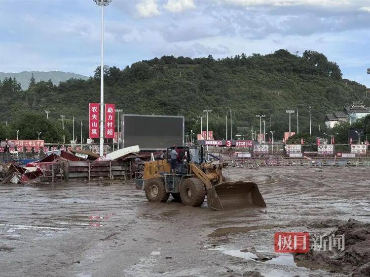 实探贵州榕江洪灾：大水退去村超球场正清淤<strong></p>
<p>币圈爱情</strong>，球迷称没比赛看像失恋