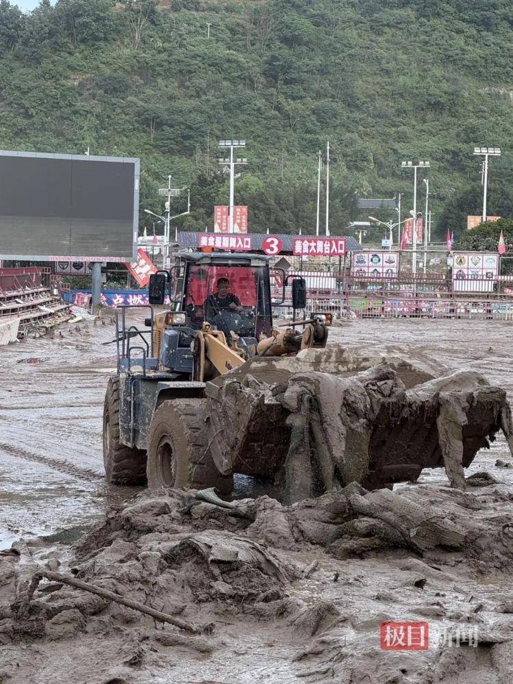 实探贵州榕江洪灾：大水退去村超球场正清淤<strong></p>
<p>币圈爱情</strong>，球迷称没比赛看像失恋