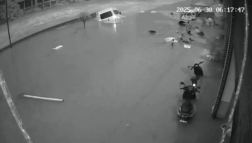 云南彝良县遭遇强降雨：有车辆被冲入河道<strong></p>
<p>币交易网站</strong>，暂未接到伤亡报告