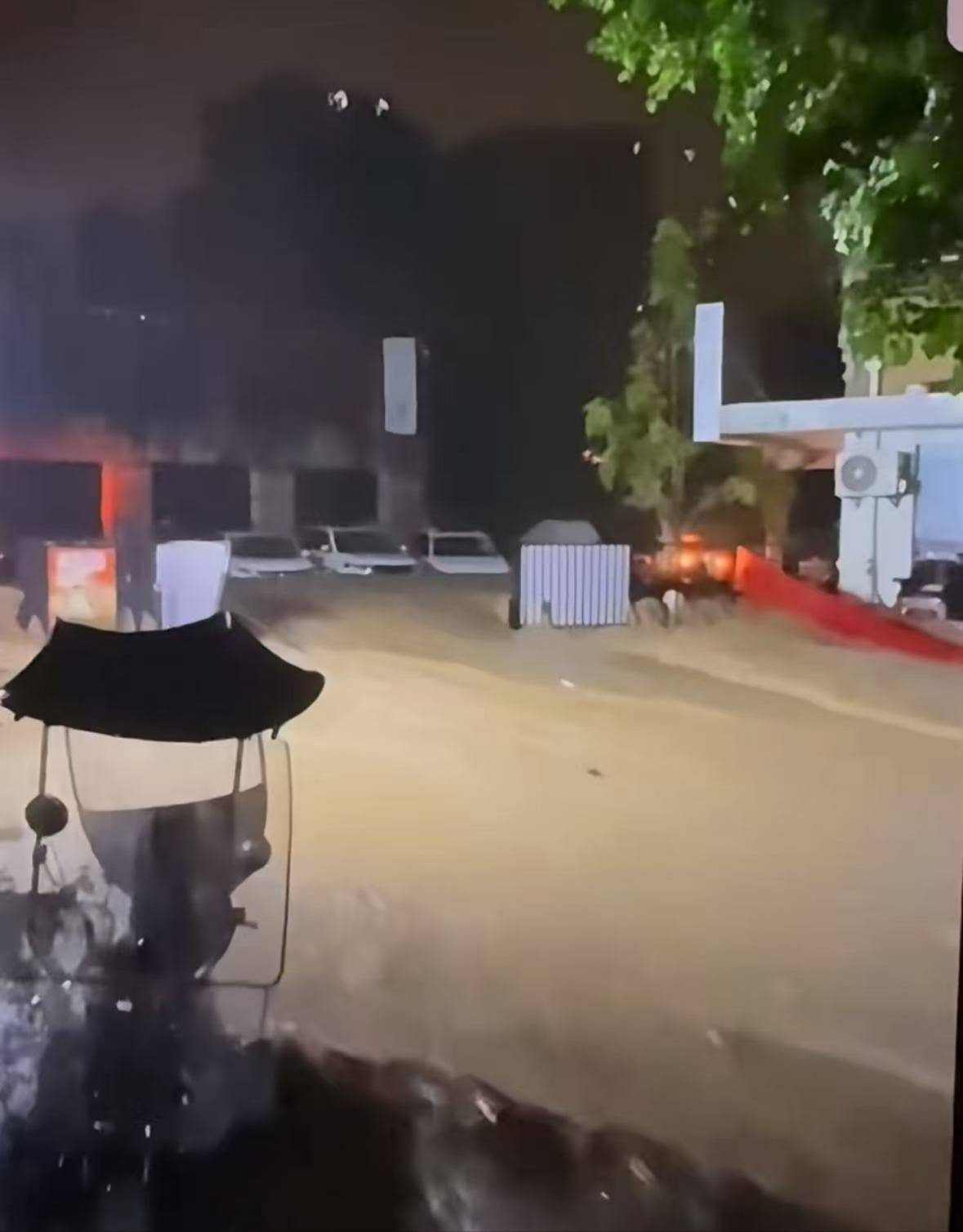 暴雨致重庆一小区女保安遇难<strong></p>
<p>kcoin币行</strong>，知情人：深感悲痛，已安抚家属