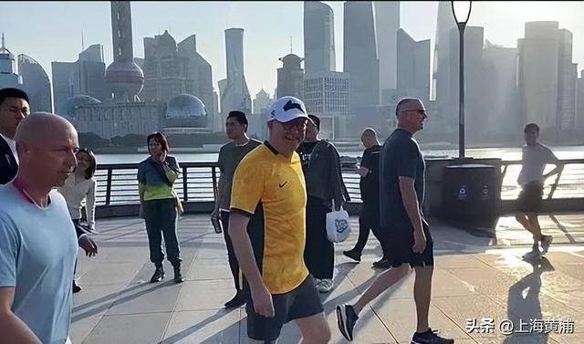 澳大利亚总理抵沪再次漫步外滩<strong></p>
<p>币圈炒币</strong>，旁边还有上海球迷“老熟人”，你偶遇了吗？