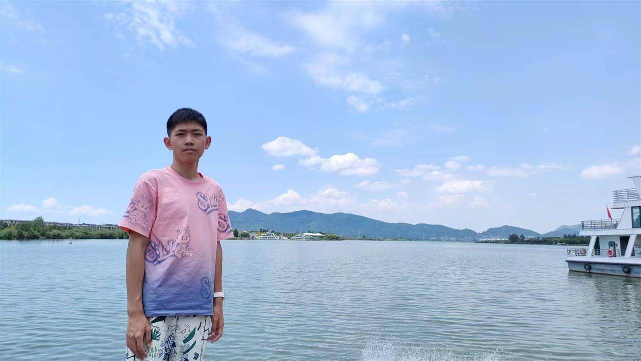 安徽一名18岁高中生坐飞机到西双版纳后失联<strong></p>
<p>二宝币</strong>，景洪公安：目前没有进一步的消息