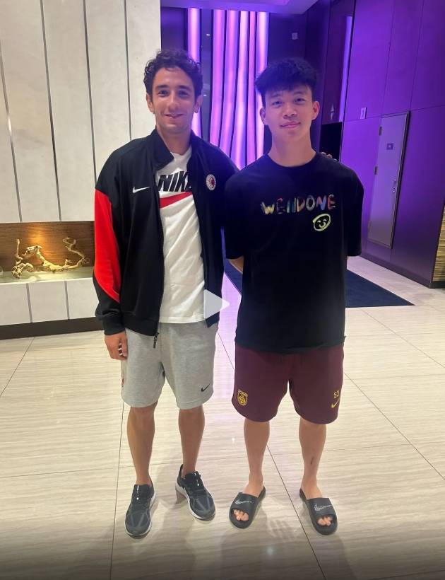 挥手打到王钰栋！宾纪文：赛后第一时间向他道歉<strong></p>
<p>mcy币</strong>，开心能和他对位