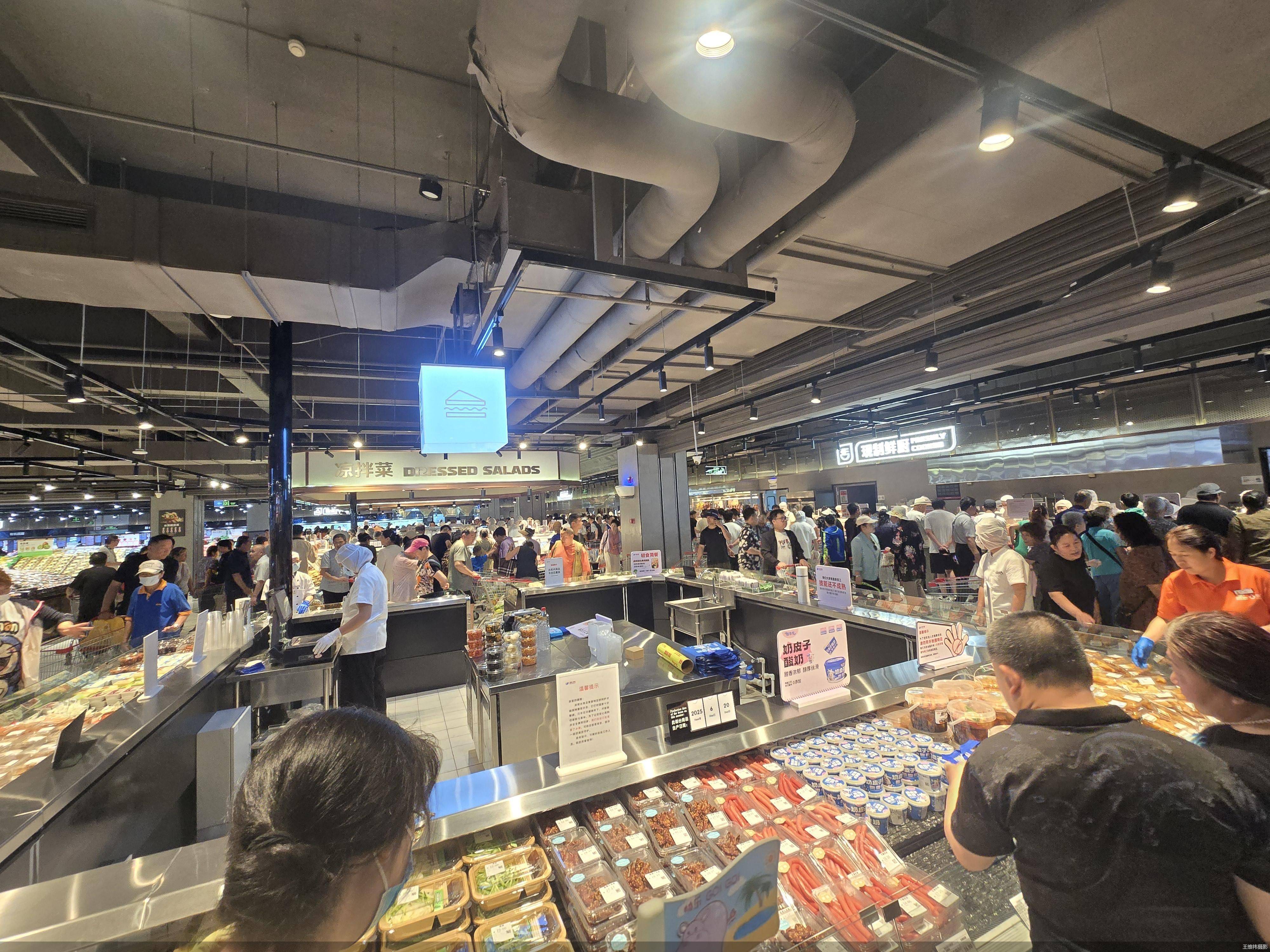 社零总额连续下降<strong></p>
<p>三元币</strong>，北京消费乏力了？ 专家:商品消费、服务消费综合性指标 更全面反映消费市场变化