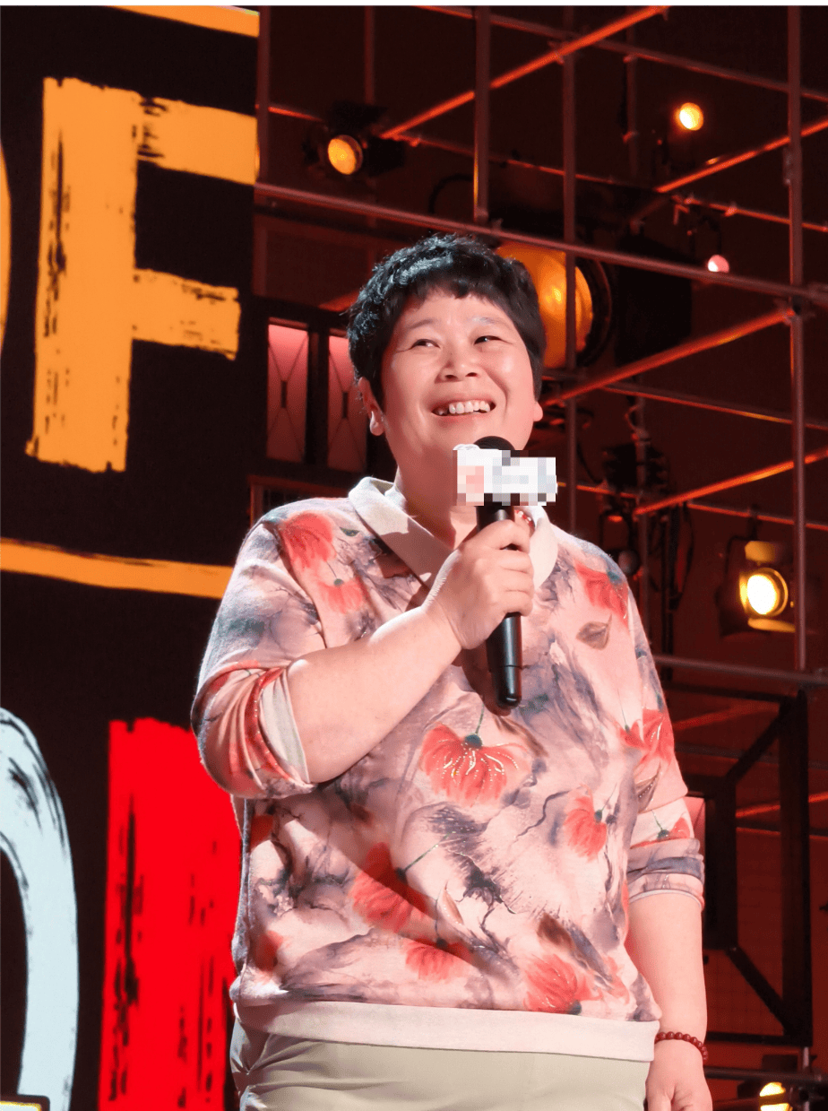 “绝经和出道同时来？”上海街头惊现她的巨幅海报<strong></p>
<p>炒币方法</strong>！网友：笑着笑着就哭了
