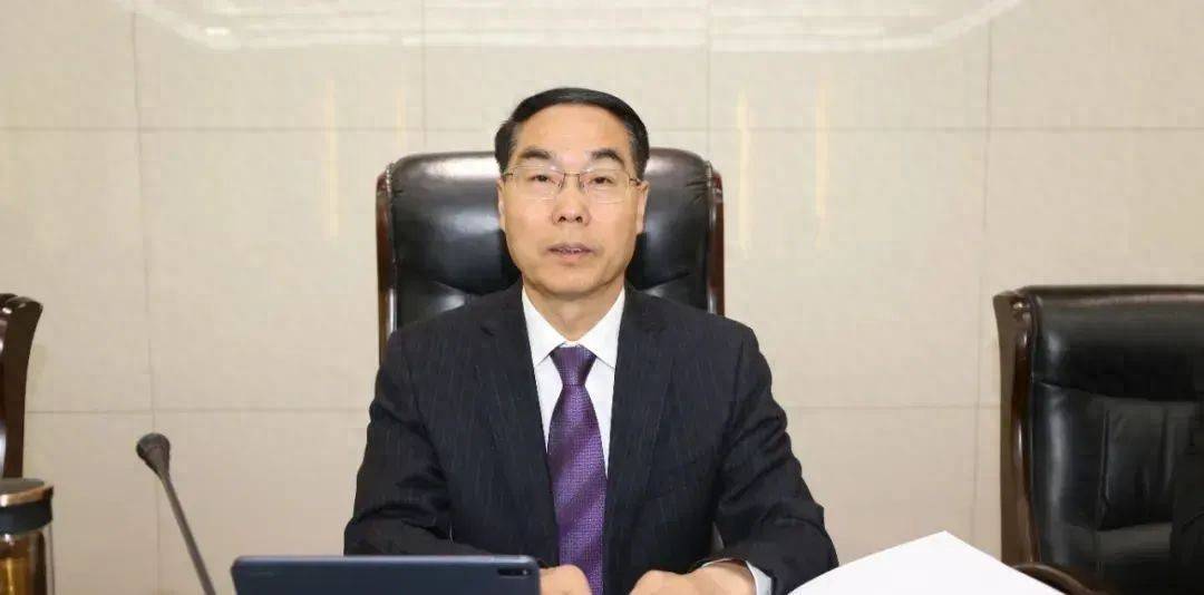 涉嫌受贿罪<strong></p>
<p>英语</strong>，宁夏回族自治区银川市原正厅级干部李鸿儒被公诉