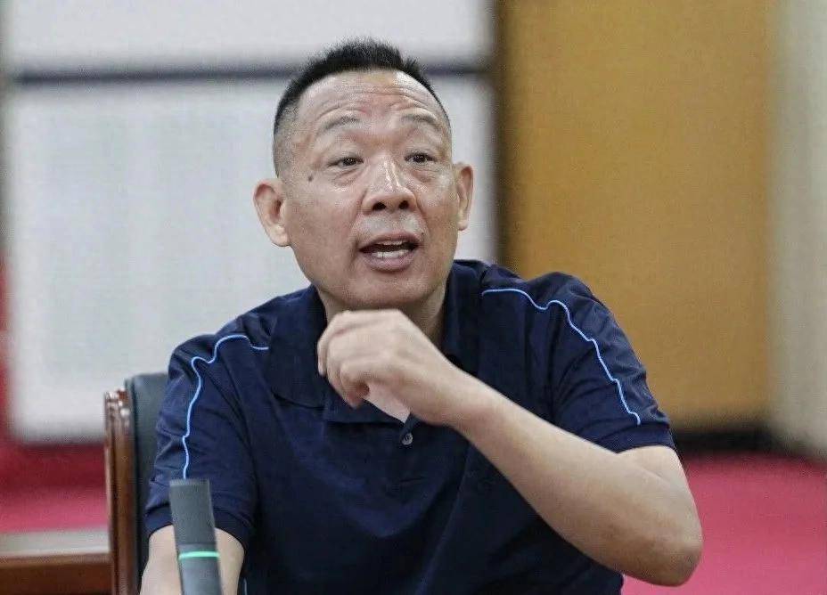 一瓶200元<strong></p>
<p>法语</strong>，黄牛涌入胖东来抢酒
