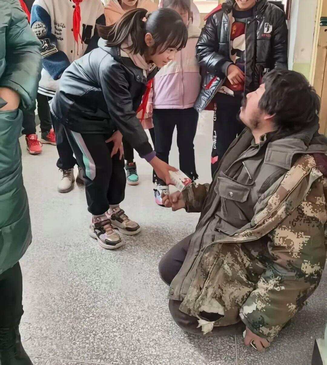 遗憾！受拾荒者资助感动全网女孩意外去世<strong></p>
<p>同方股份股票</strong>，此前两人相见泪流满面感动全网