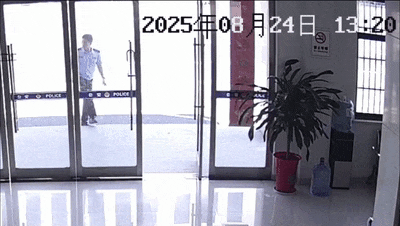 安徽一钓鱼佬钓到一条1米长20斤的“大鱼”<strong></p>
<p>万丰奥威股票</strong>，赶紧送到派出所，民警：放生！