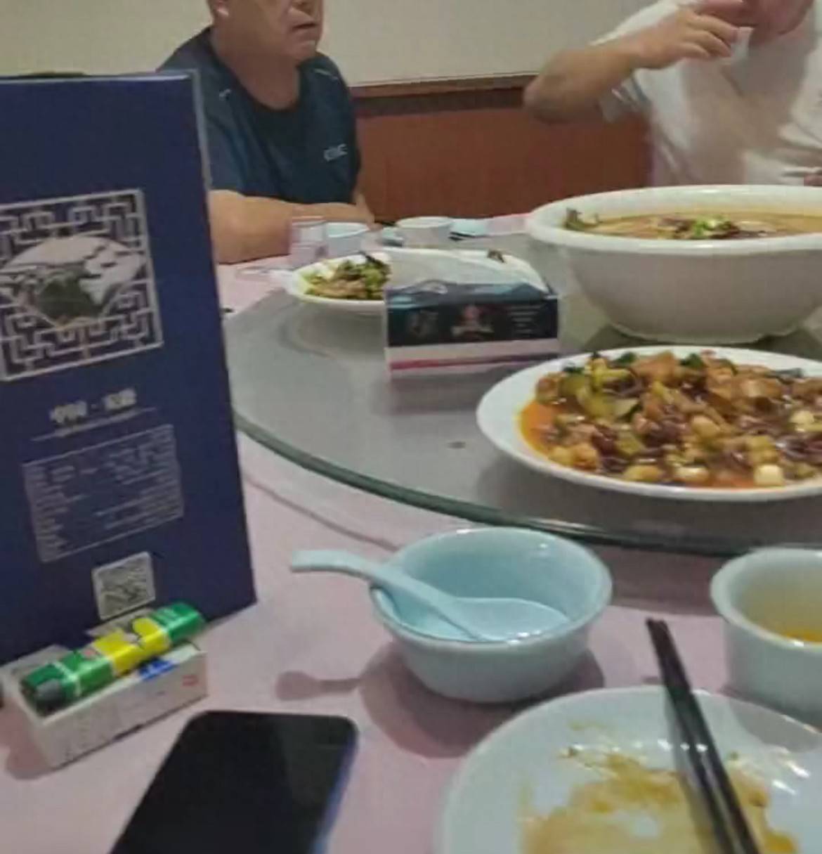 男子称“与所长局长吃饭喝酒”<strong></p>
<p>万丰奥威股票</strong>，河北邯郸纪委辟谣：务工人员酒后吹牛，已罚款200元