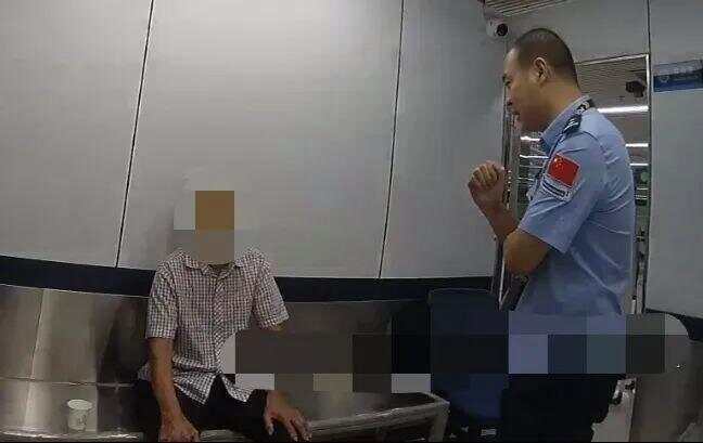79岁老伯为见其相亲对象“翠花”<strong></p>
<p>万丰奥威股票</strong>，将身份证改小10岁 被发现后不忘叮嘱民警“能不能不告诉她”