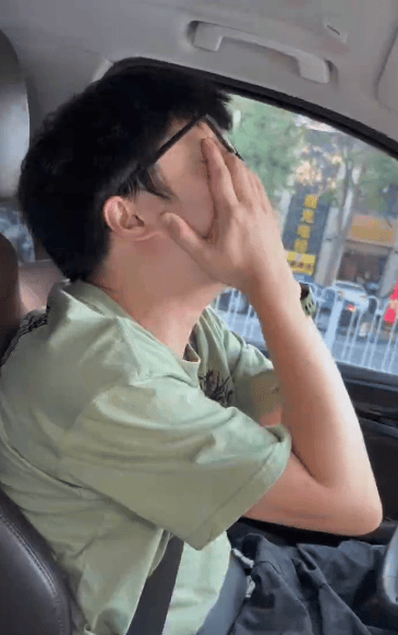 “女儿奴”爸爸接军训女儿电话泪崩<strong></p>
<p>太极实业股票</strong>，“第一次这样分开”，网友：终究是我们离不开孩子