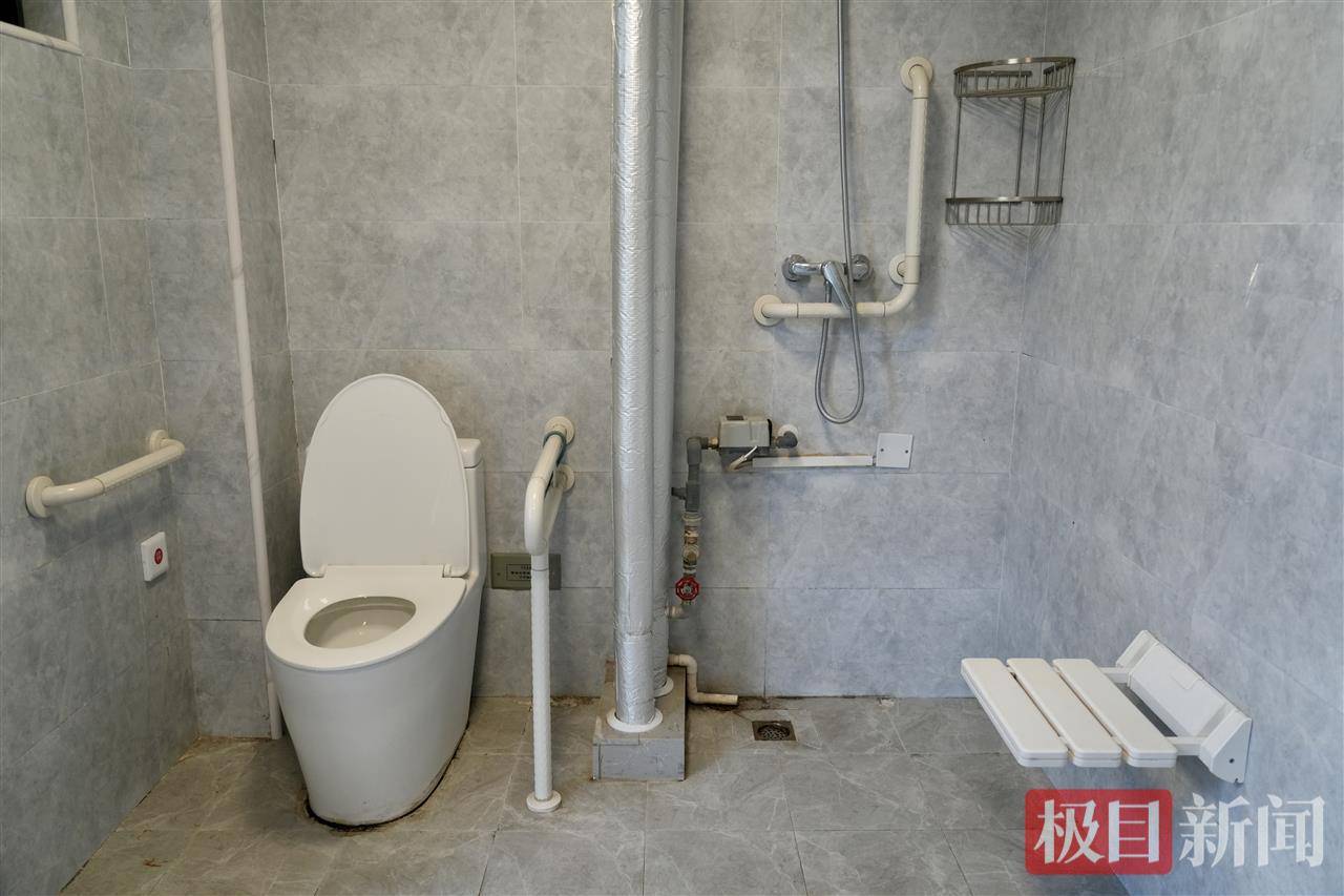 “玻璃娃娃”田艳青踏入武大校园！校方准备无障碍宿舍<strong></p>
<p>黑猫股份股票</strong>，母亲能同寝陪读