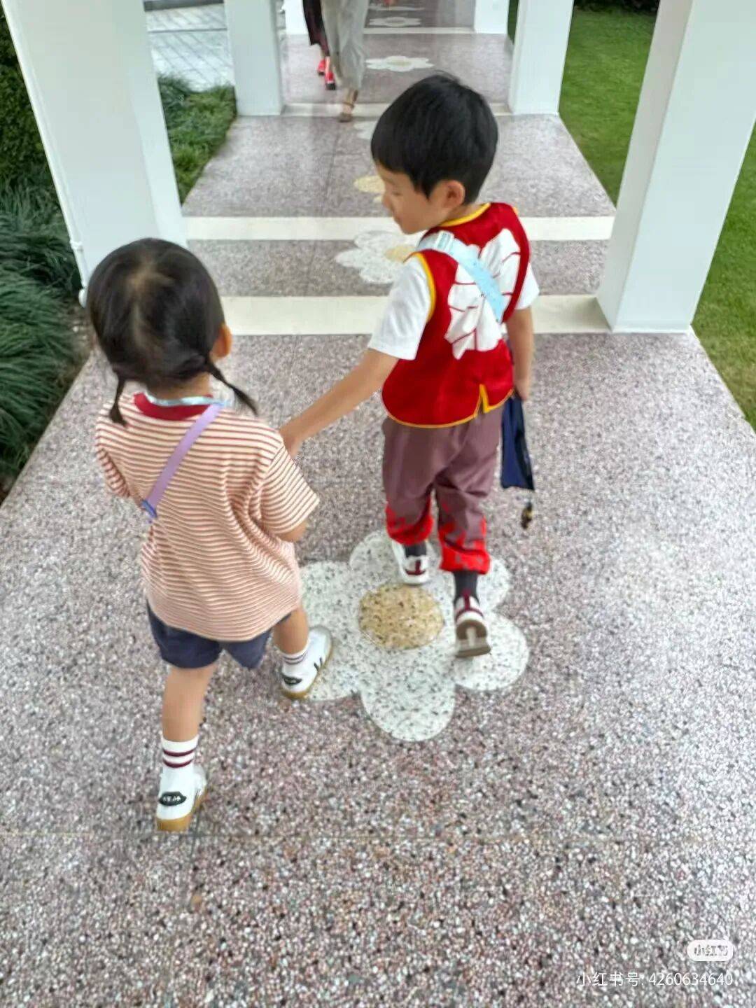 许昕从新疆赶回上海<strong></p>
<p>黑猫股份股票</strong>，今天送儿子女儿开学：老妹儿幼儿园第一天！