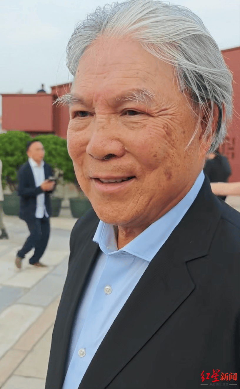 霍震霆：在阅兵仪式中<strong></p>
<p>汾酒股票</strong>，看到了国家的国防能力和国家发展