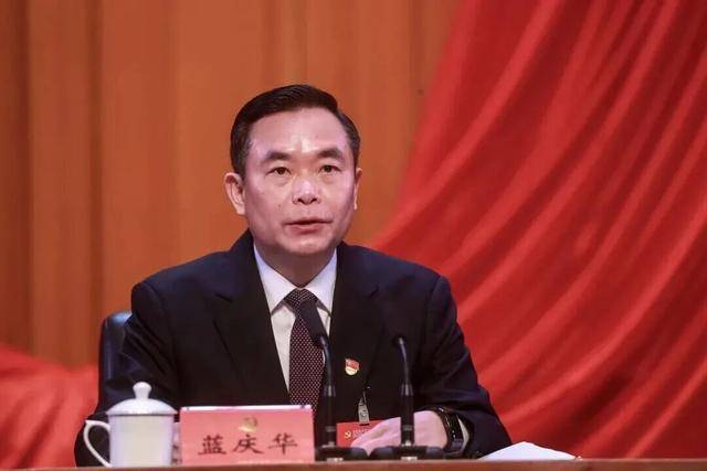 蓝庆华<strong></p>
<p>银轮股份股票</strong>，被免职