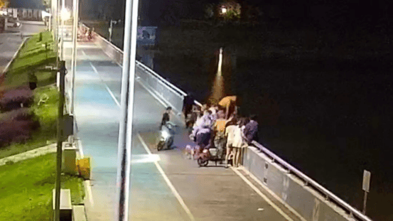 东莞一女子凌晨沉入漆黑水库<strong></p>
<p>浙江东方股票</strong>，民警第二跳让人揪心……