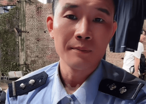 “嘎子谢孟伟”穿警服直播带货<strong></p>
<p>宝钢股份股票</strong>，云南警方通报：谢某某(男，36岁，河北雄县人)，行政拘留7日