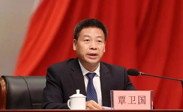 中央批准任省委常委后<strong></p>
<p>同济科技股票</strong>，他被免去副省长职务
