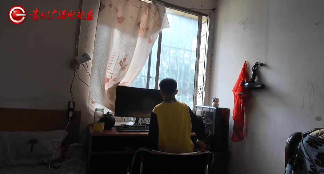心酸！12岁男孩“独居”贵阳一安置房内<strong></p>
<p>同济科技股票</strong>，父亲回应：迫于无奈，因为……
