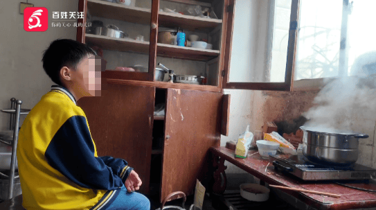 心酸！12岁男孩“独居”贵阳一安置房内<strong></p>
<p>同济科技股票</strong>，父亲回应：迫于无奈，因为……
