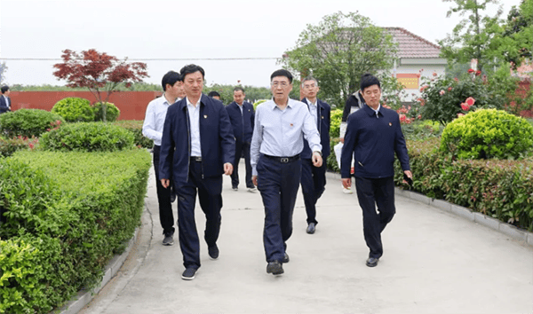 鹤壁市委常委、常务副市长林鸿嘉落马<strong></p>
<p>股票怎么买新手入门</strong>，一个月前被罢免