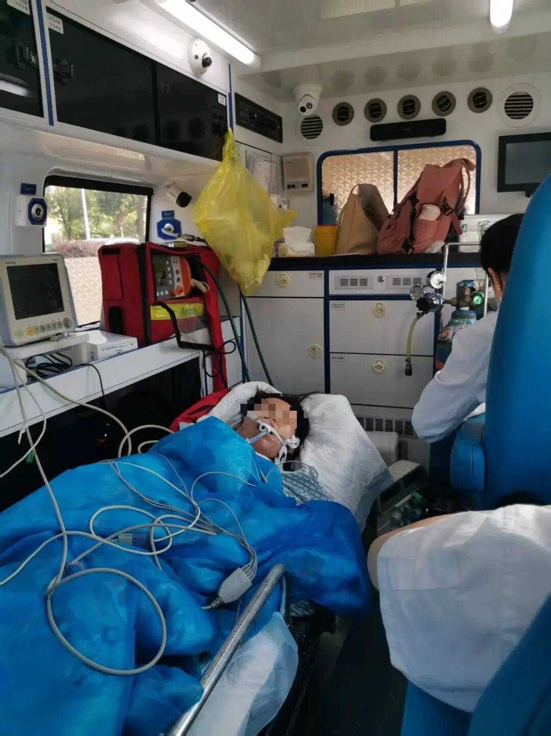 女护士结婚半年发烧头痛<strong></p>
<p>辉煌科技股票</strong>，诊治12天才确诊“脑脊髓炎”致丧失劳动能力，鉴定：两家三甲医院因未及早诊断病情，应承担责任