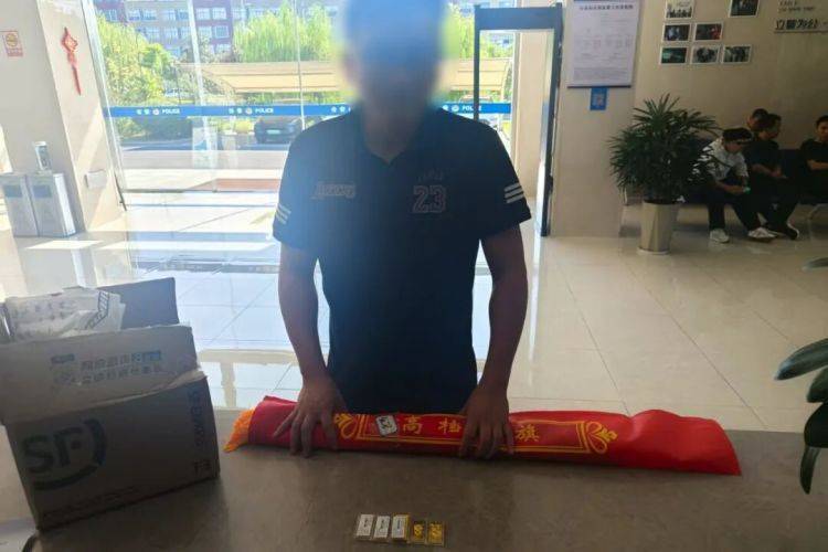 10余万黄金寄出后<strong></p>
<p>百大集团股票</strong>，男子冲进派出所！