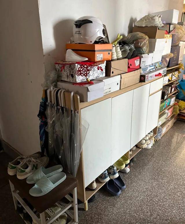 物业“不让门口放鞋子”<strong></p>
<p>鱼跃医疗股票</strong>，门口放鞋柜违法吗？