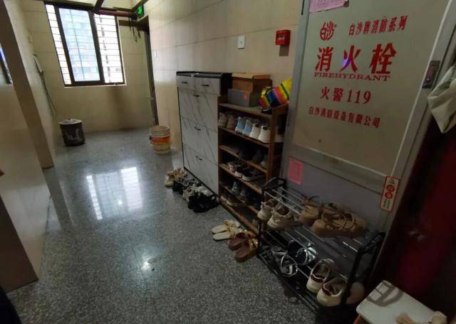 物业“不让门口放鞋子”<strong></p>
<p>鱼跃医疗股票</strong>，门口放鞋柜违法吗？