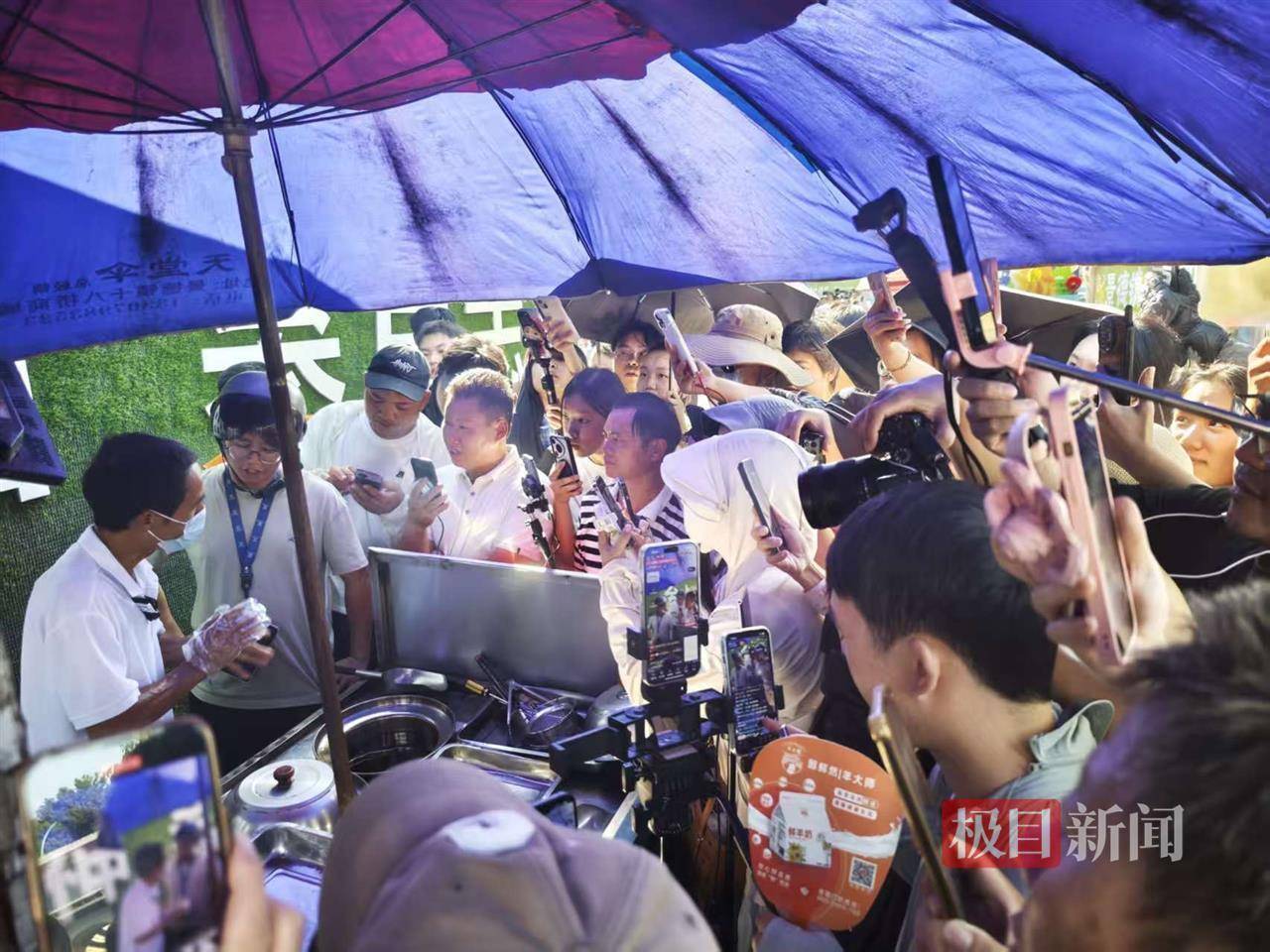 对话鸡排哥李俊永：爆火后每天一二十个镜头对着我<strong></p>
<p>旗滨集团股票</strong>，未来不考虑直播带货，更愿意和顾客待在一起
