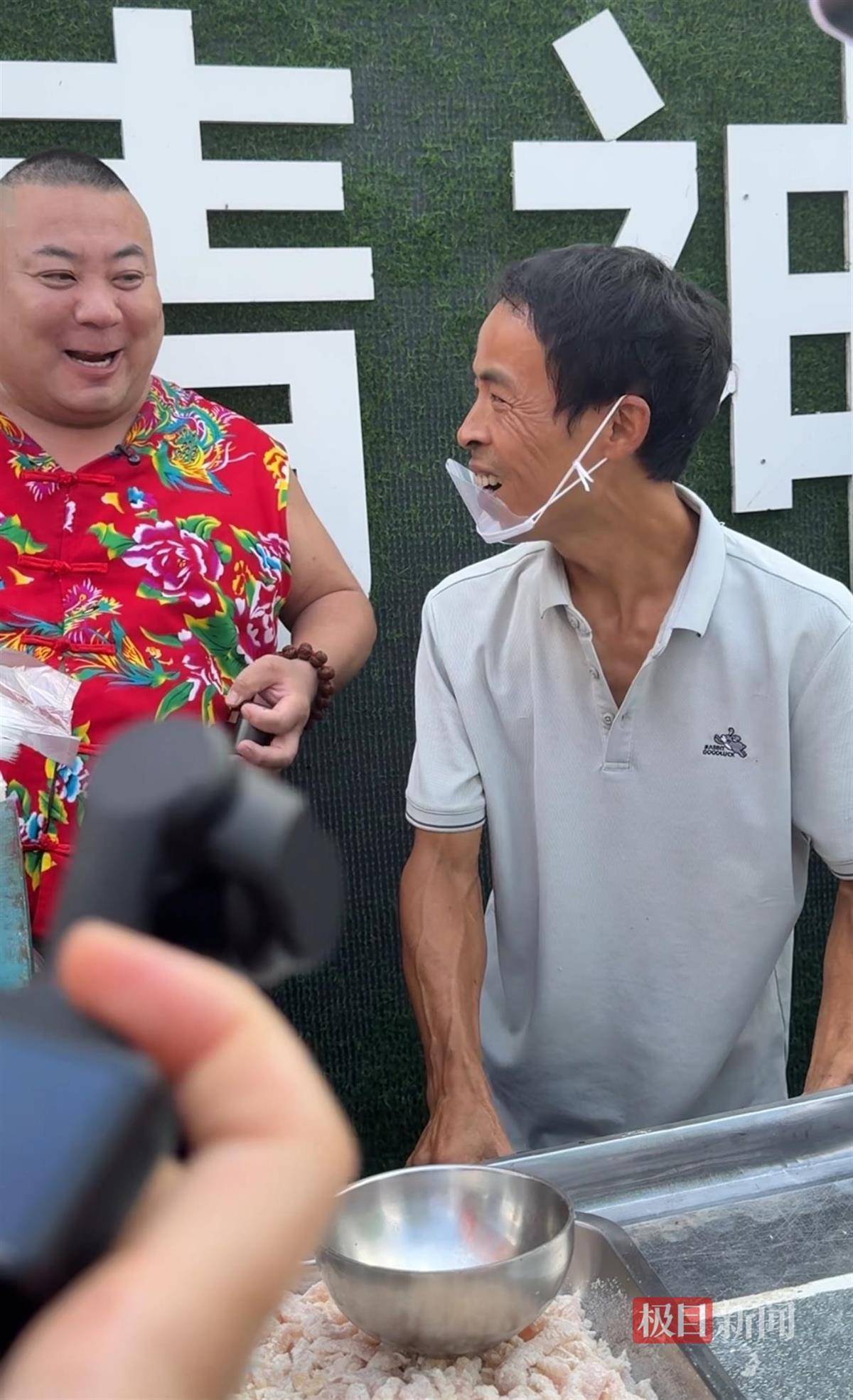对话鸡排哥李俊永：爆火后每天一二十个镜头对着我<strong></p>
<p>旗滨集团股票</strong>，未来不考虑直播带货，更愿意和顾客待在一起
