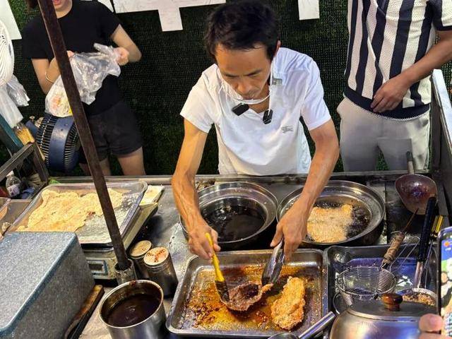 被流量砸中的“鸡排哥”：炸到中暑<strong></p>
<p>旗滨集团股票</strong>，每天睡三四个小时，怕辜负顾客不舍得休息