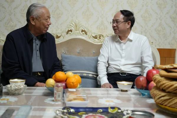 重庆市潼南区委书记文天平调任吐鲁番<strong></p>
<p>旗滨集团股票</strong>，多人跨省联动调整