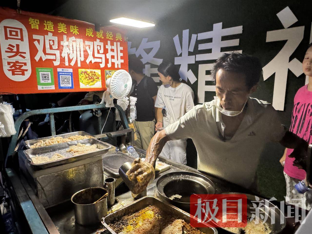 “鸡排哥”赚得盆满钵满购置多套房产？当事人幽默回应：还没到一个亿<strong></p>
<p>天桥起重股票</strong>，你多来，我才能多卖2份