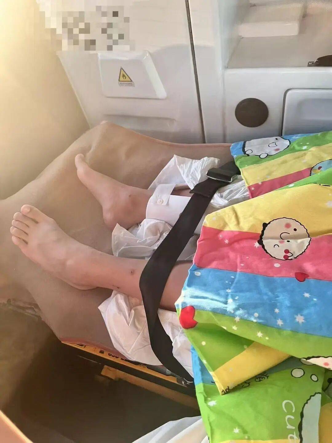 男子火车上铺跌落砸断10岁女孩腿骨<strong></p>
<p>酒鬼酒股票</strong>，回应“失联”称失业讨薪中